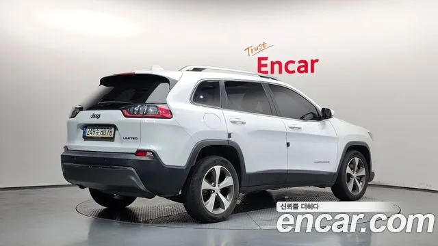 Jeep Cherokee — фото 2