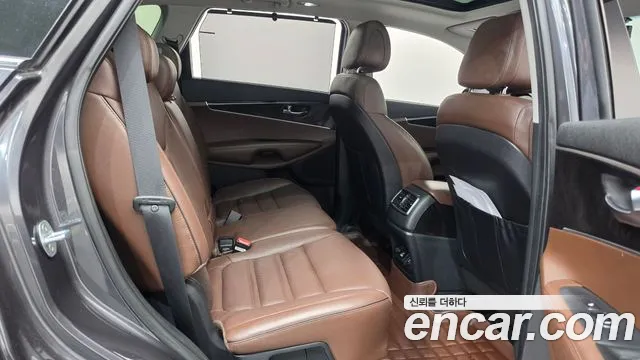 Kia Sorento — фото 11