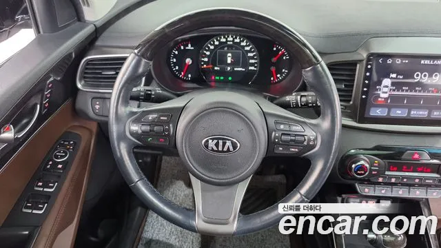 Kia Sorento — фото 13