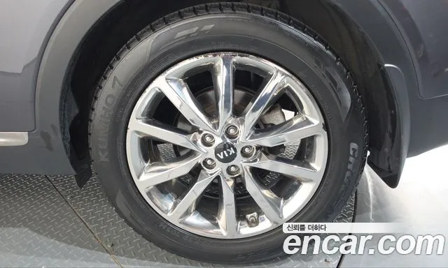 Kia Sorento — фото 21