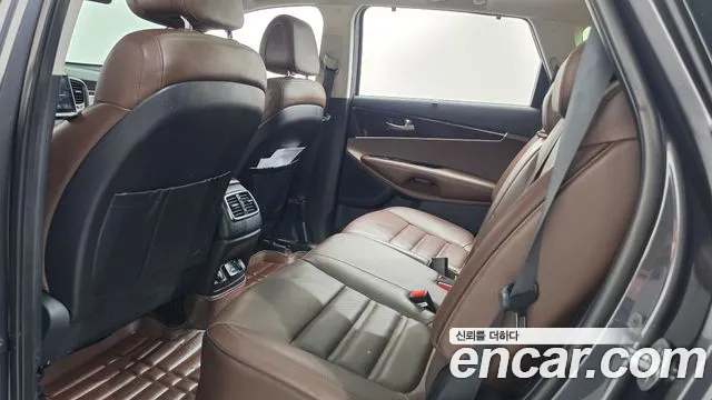Kia Sorento — фото 27