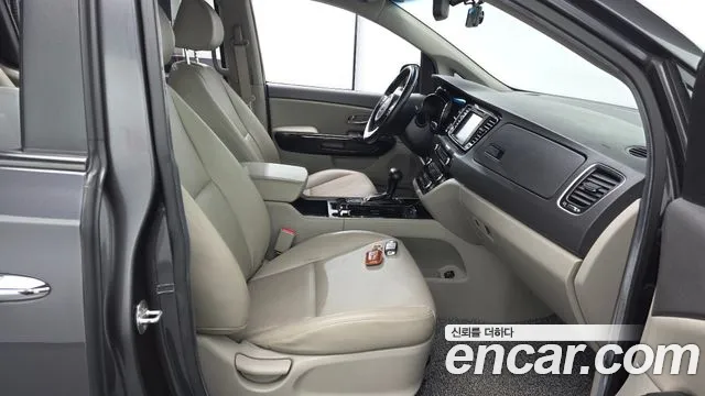 Kia Carnival — фото 11