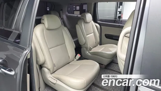 Kia Carnival — фото 12