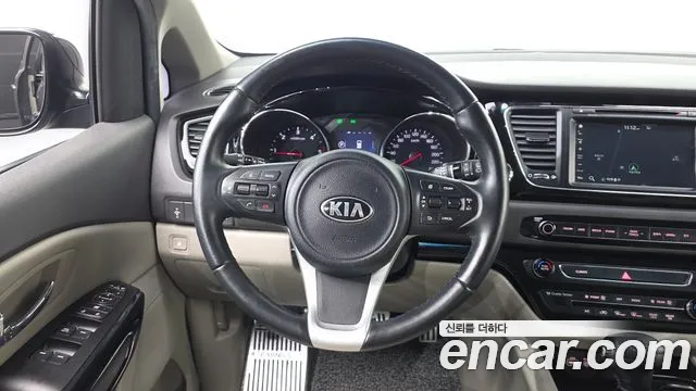 Kia Carnival — фото 13