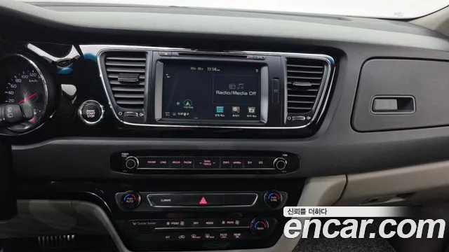 Kia Carnival — фото 14
