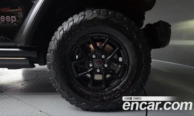 Jeep Wrangler — фото 21