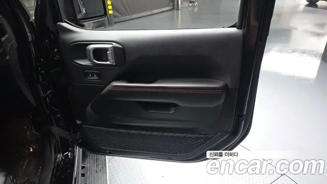 Jeep Wrangler — фото 24