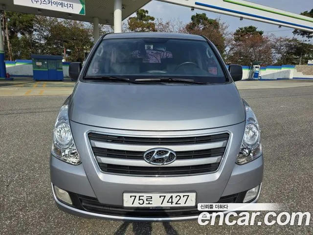 Hyundai Starex — фото 1