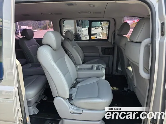 Hyundai Starex — фото 10
