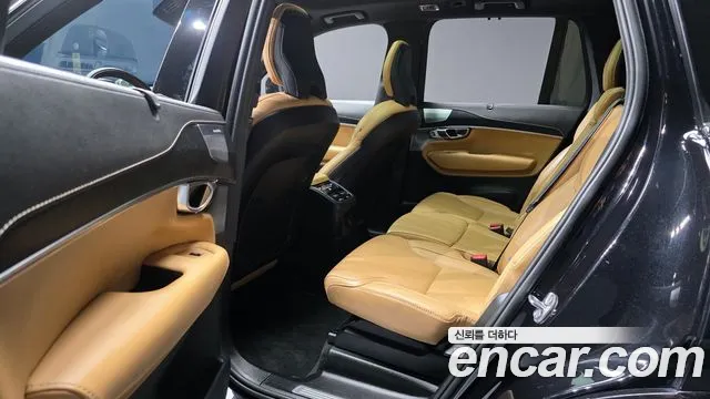 Volvo XC90 — фото 11