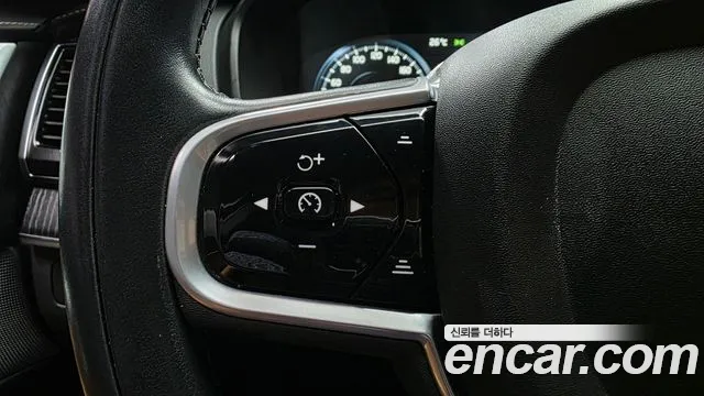 Volvo XC90 — фото 15
