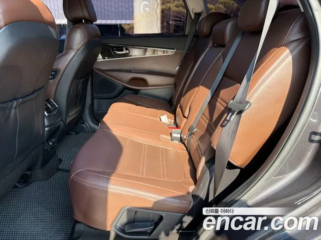 Kia Sorento — фото 10