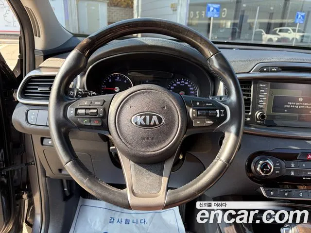 Kia Sorento — фото 6