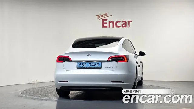 Tesla Model 3 — фото 4