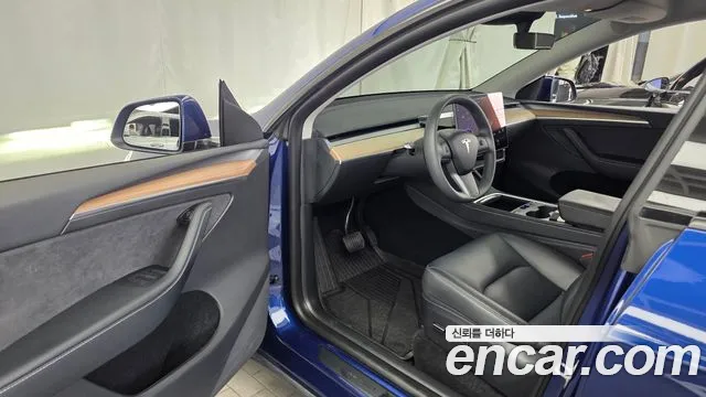 Tesla Model Y — фото 10