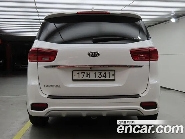Kia Carnival — фото 4