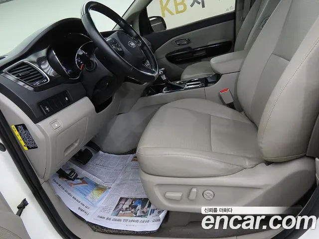 Kia Carnival — фото 9
