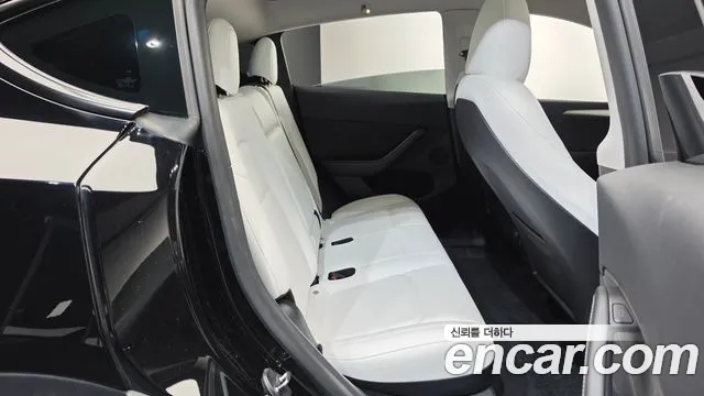 Tesla Model Y — фото 11