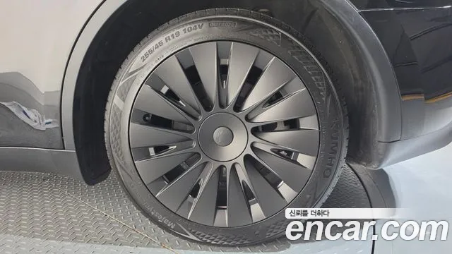 Tesla Model Y — фото 22