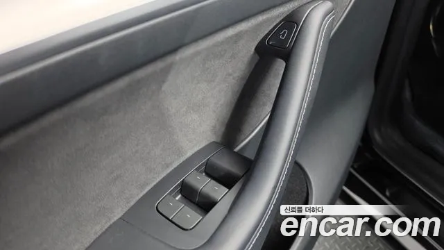 Tesla Model Y — фото 31