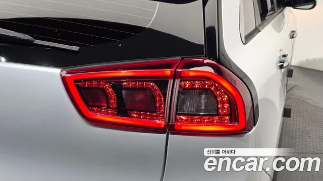 Kia Niro — фото 23