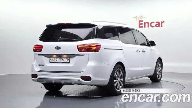 Kia Carnival — фото 1