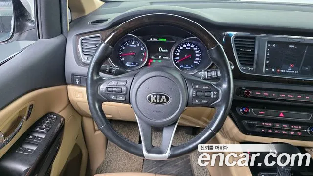 Kia Carnival — фото 11