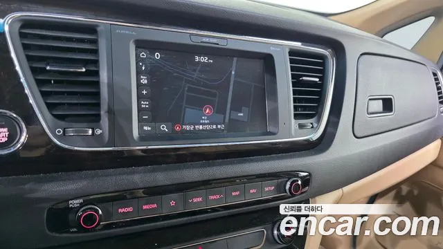 Kia Carnival — фото 13