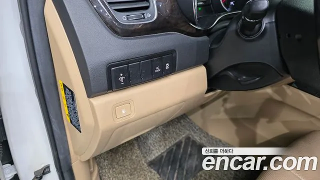 Kia Carnival — фото 15