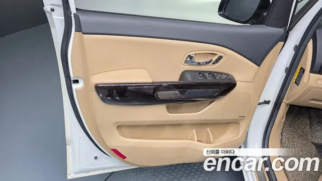 Kia Carnival — фото 24