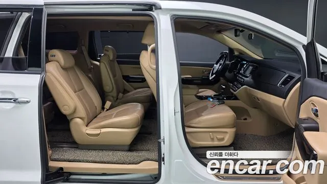 Kia Carnival — фото 26