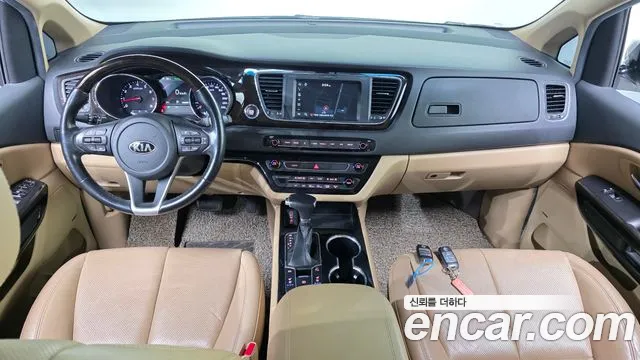 Kia Carnival — фото 6