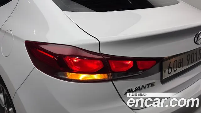 Hyundai Avante — фото 23