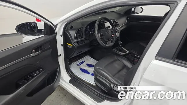 Hyundai Avante — фото 10