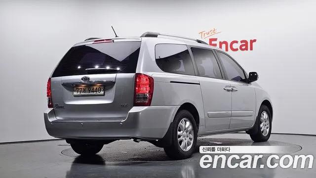Kia Carnival — фото 1