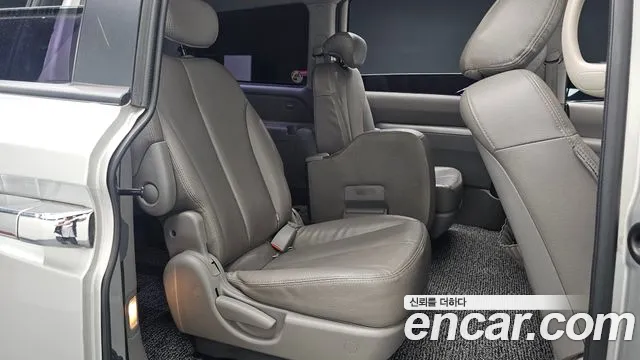 Kia Carnival — фото 10