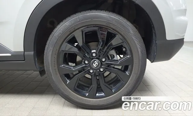 Hyundai Venue — фото 21