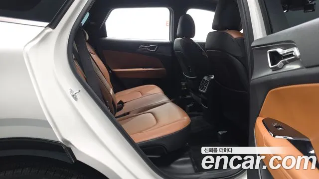 Kia Sportage — фото 12