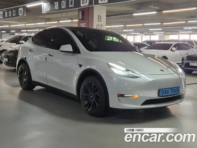 Tesla Model Y — фото 1