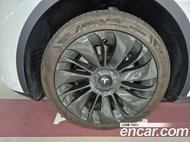 Tesla Model Y — фото 18