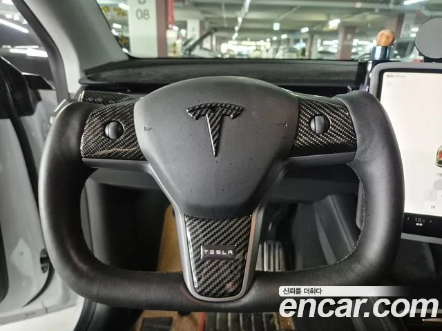 Tesla Model Y — фото 10