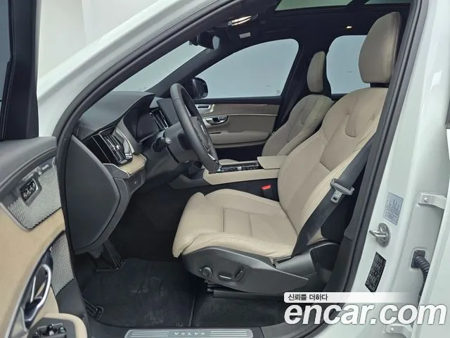 Volvo XC90 — фото 10