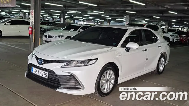 Toyota Camry — фото 1