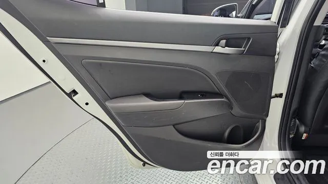 Hyundai Avante — фото 12