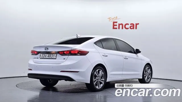 Hyundai Avante — фото 2