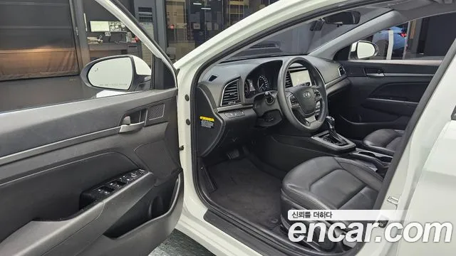 Hyundai Avante — фото 24
