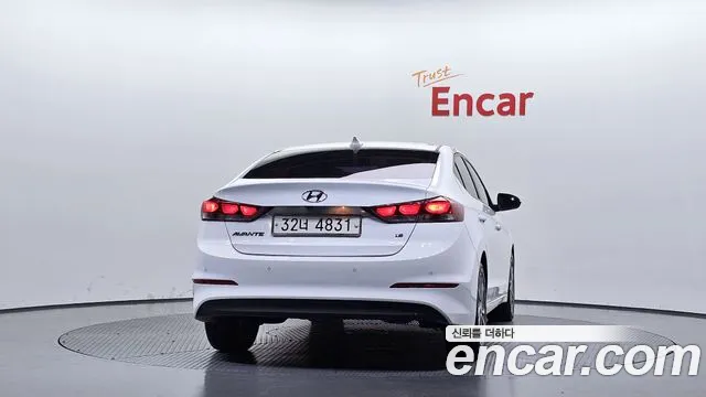Hyundai Avante — фото 4
