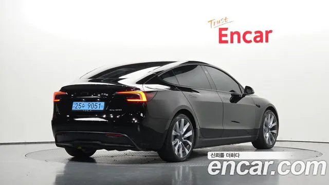 Tesla Model 3 — фото 1