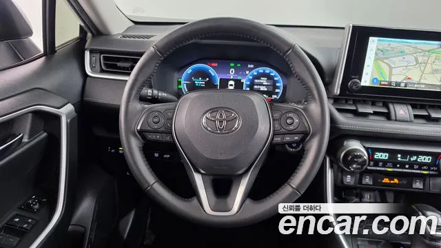 Toyota RAV4 — фото 14