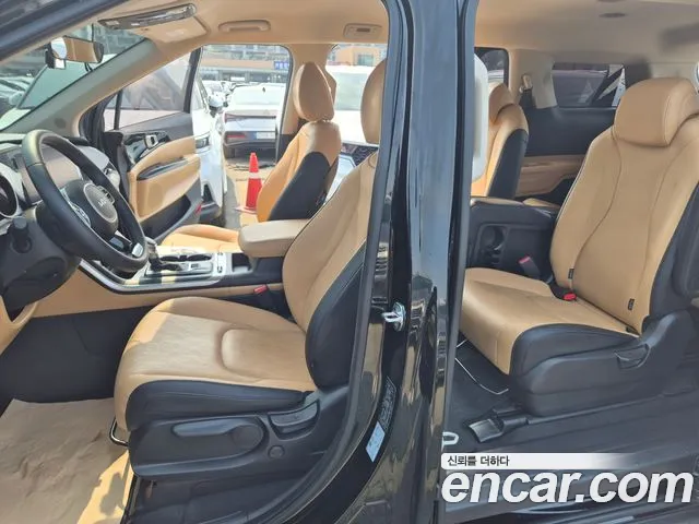 Kia Carnival — фото 12